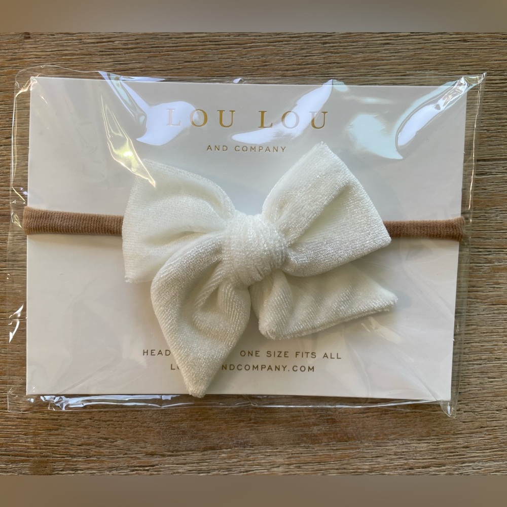 *NWT* Lou Lou & Company Velvet Bow - Ivory